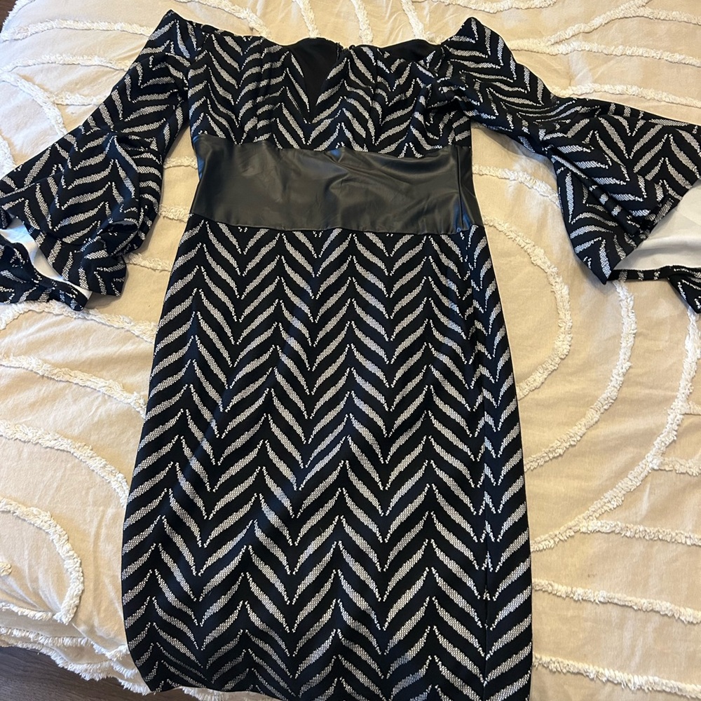 VENUS Black and Silver Chevron Long Sleeve Dress - Picture 2 of 4